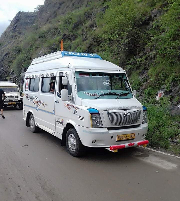 Tempo Traveller for Noida​