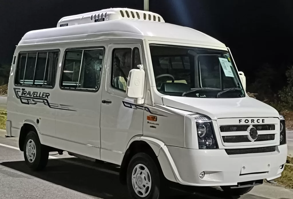 Do Dham Tempo Traveller